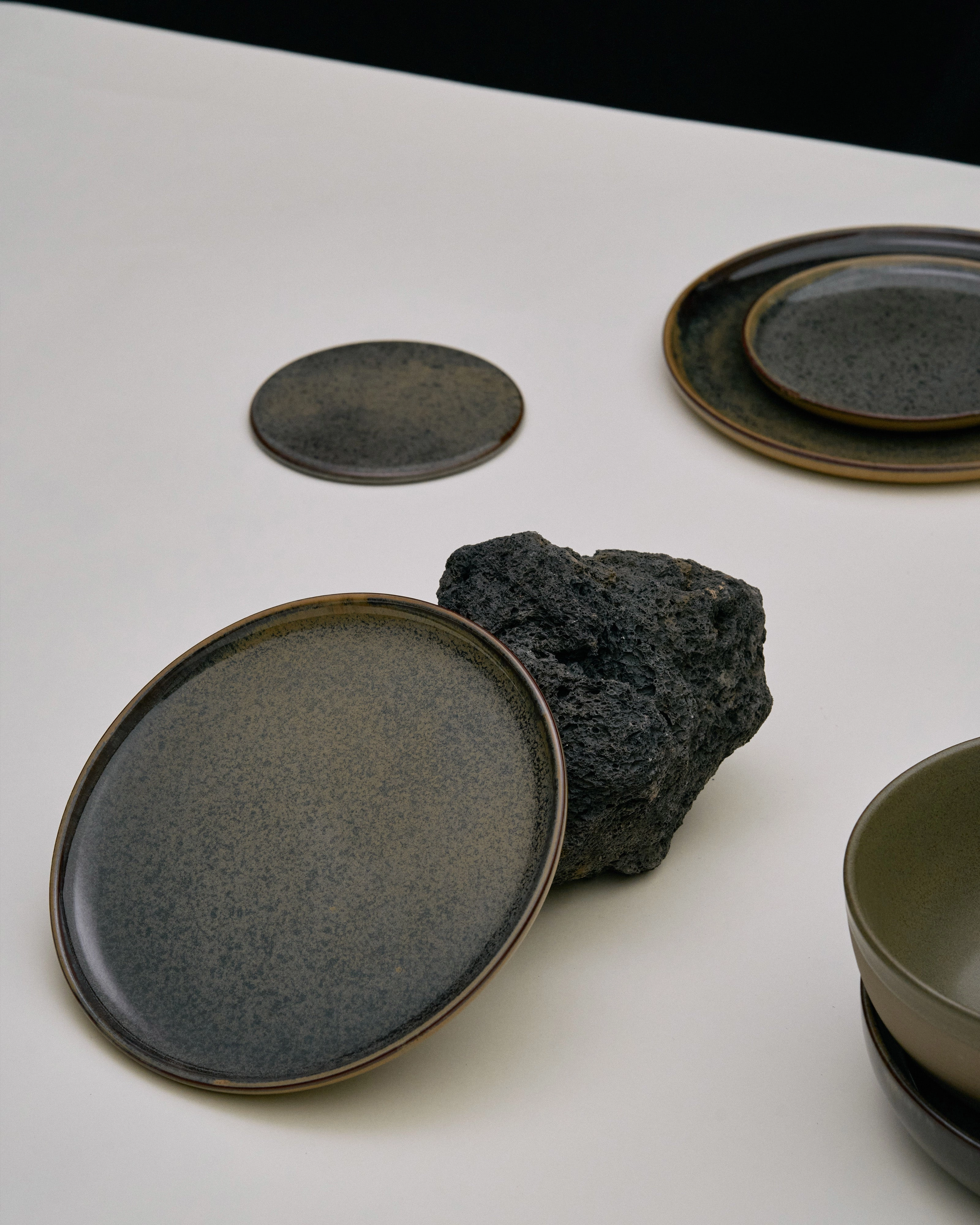Serving plate indi gray Surface