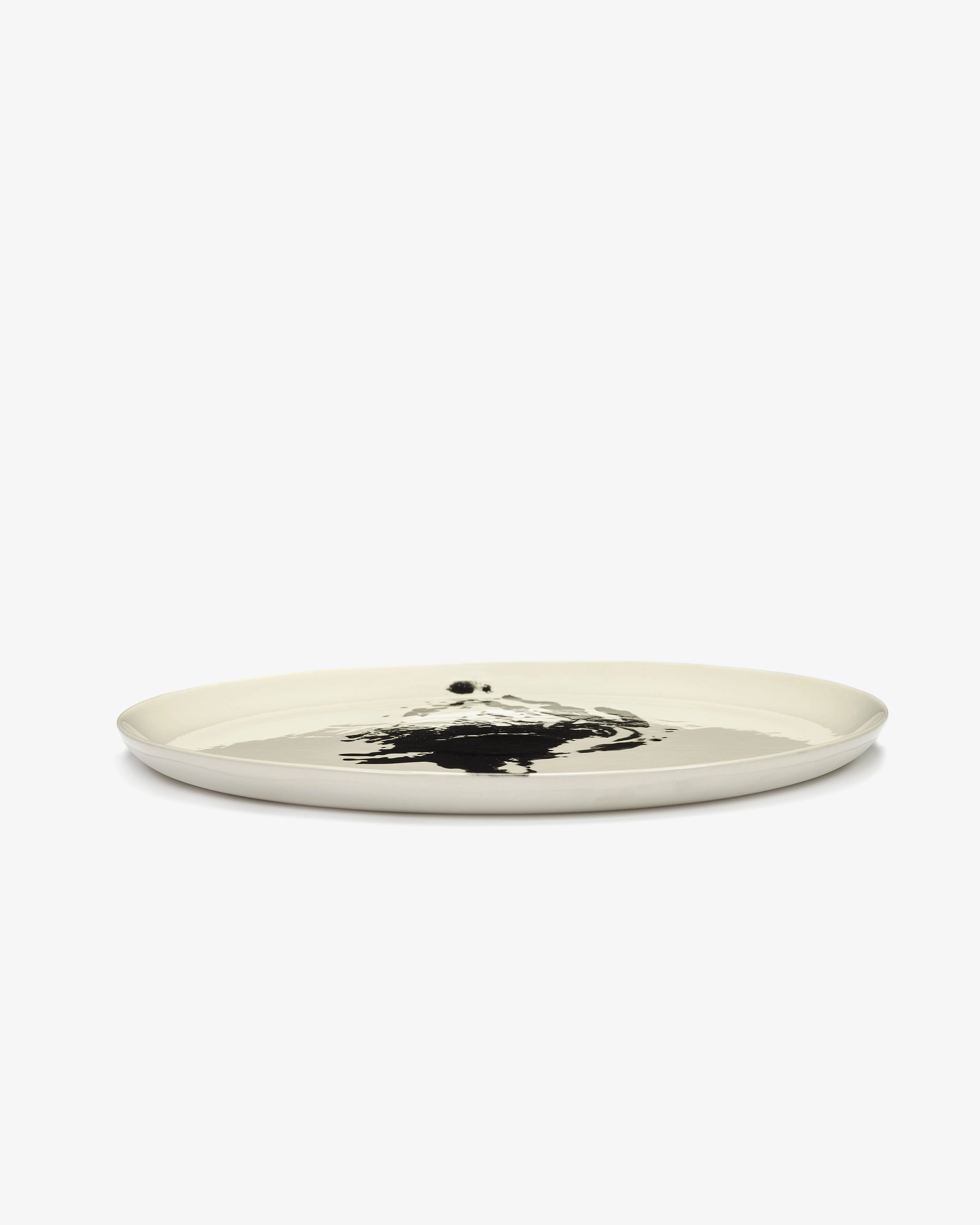 Serving plate off-white - black artichoke Feast