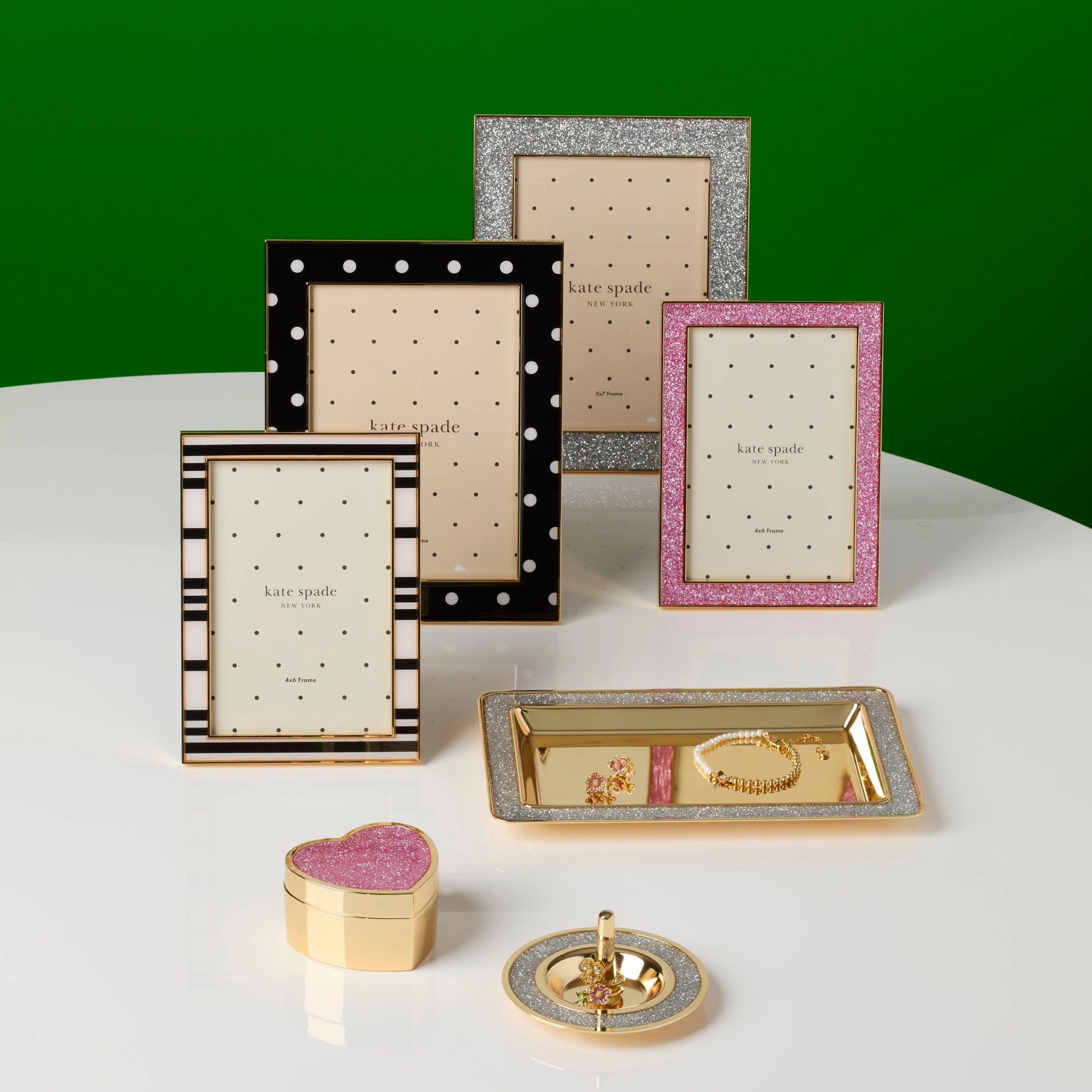 Sitting Pretty 4" X 6" Pink Glitter Frame