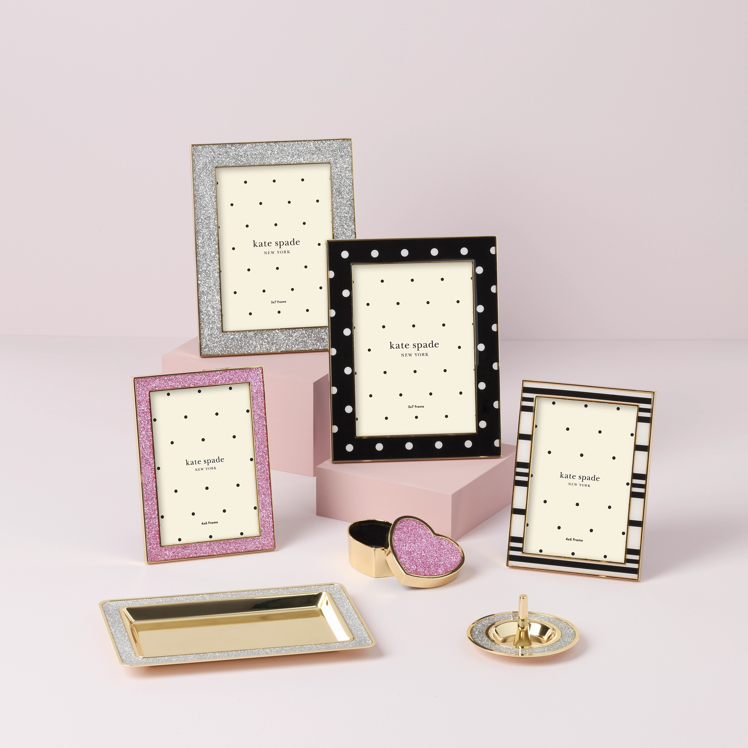 Sitting Pretty 5"X 7" Dot Frame