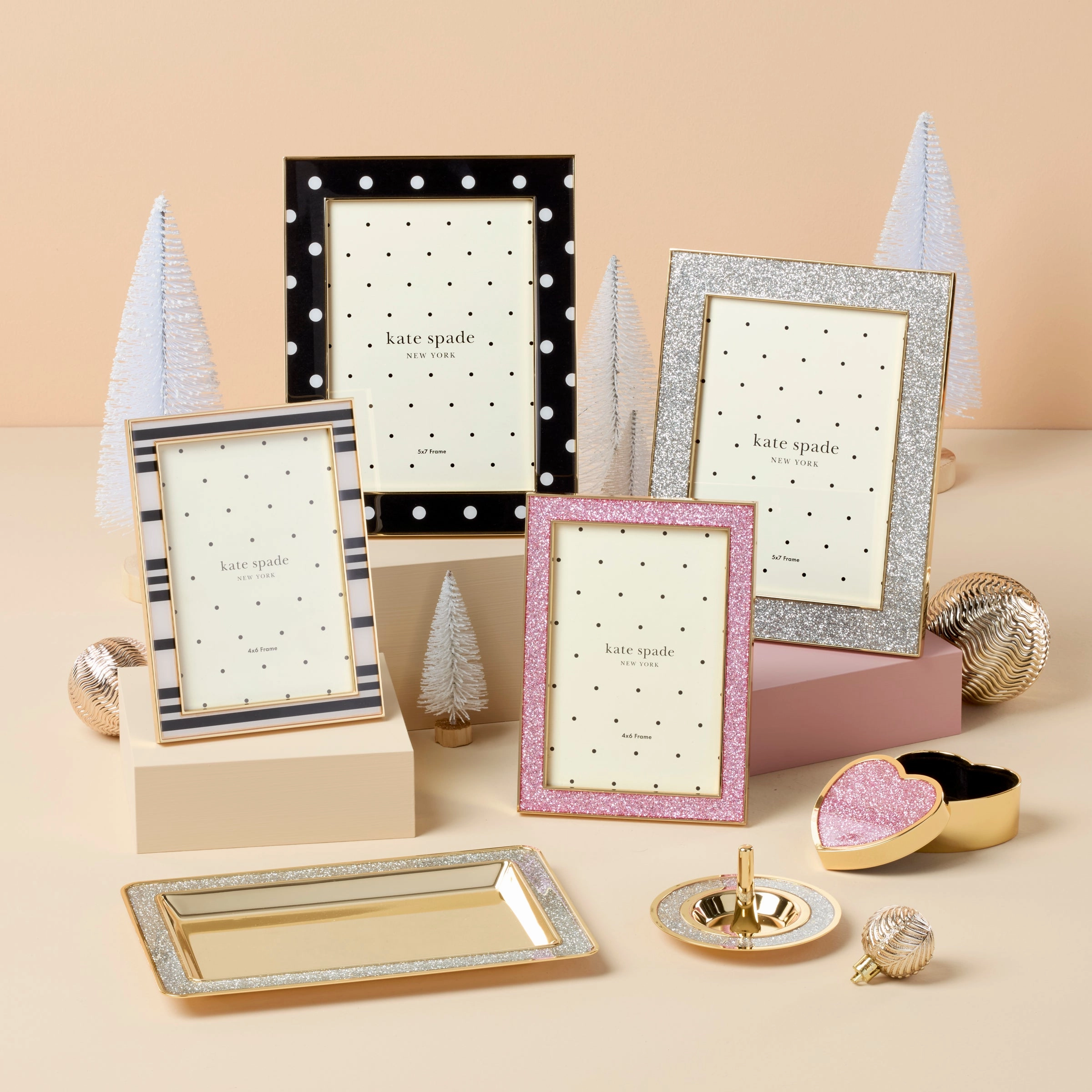 Sitting Pretty 5"X 7" Dot Frame
