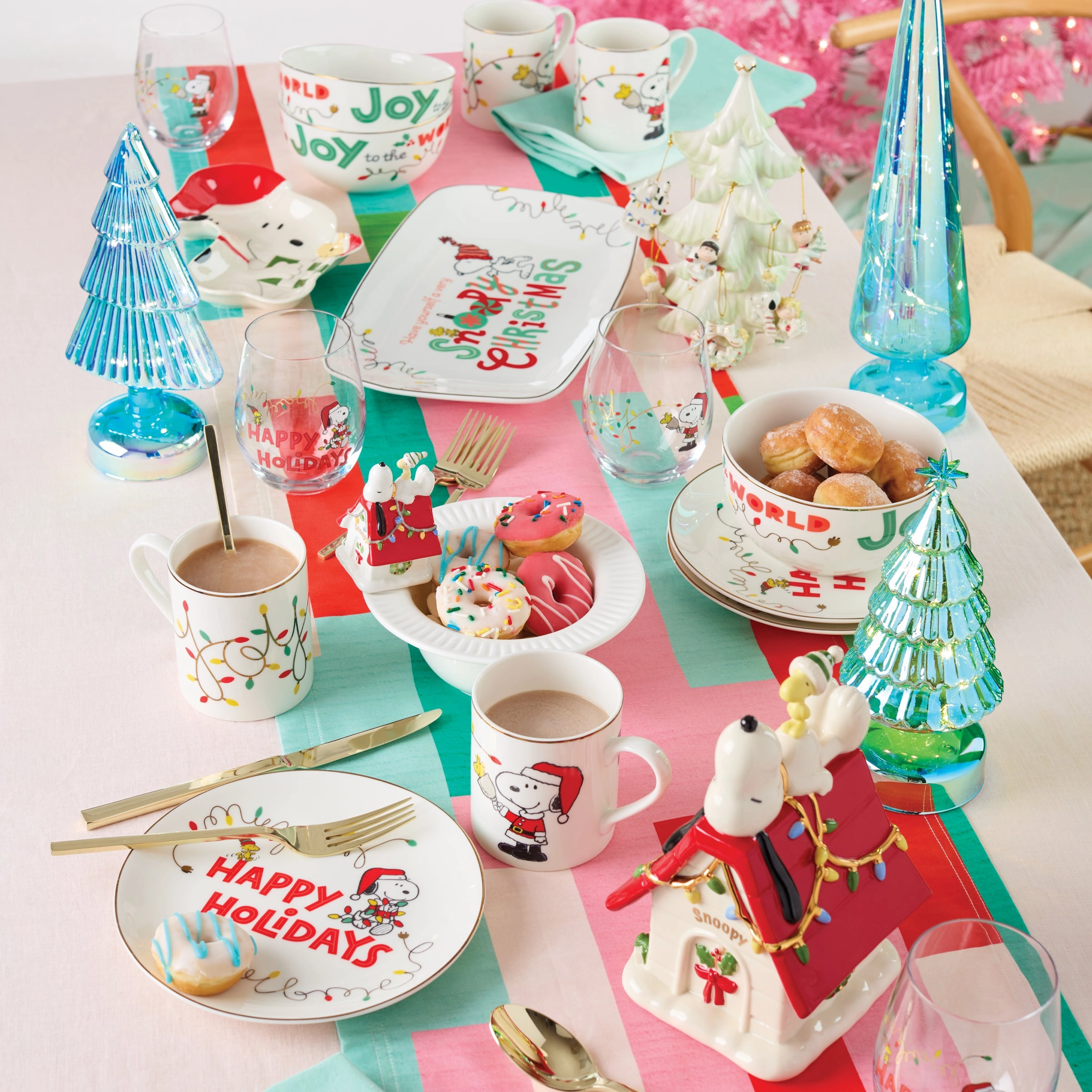 Snoopy Christmas Mugs - Set of 4