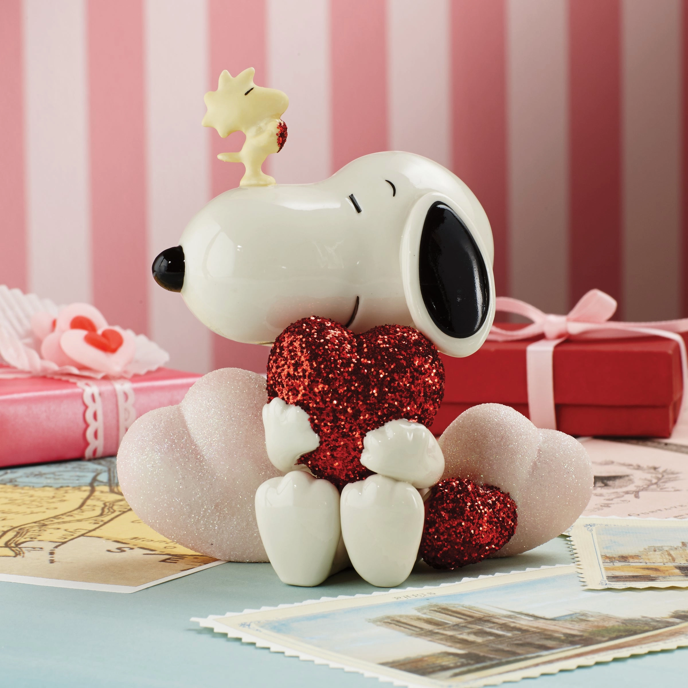 Snoopy Love Figurine
