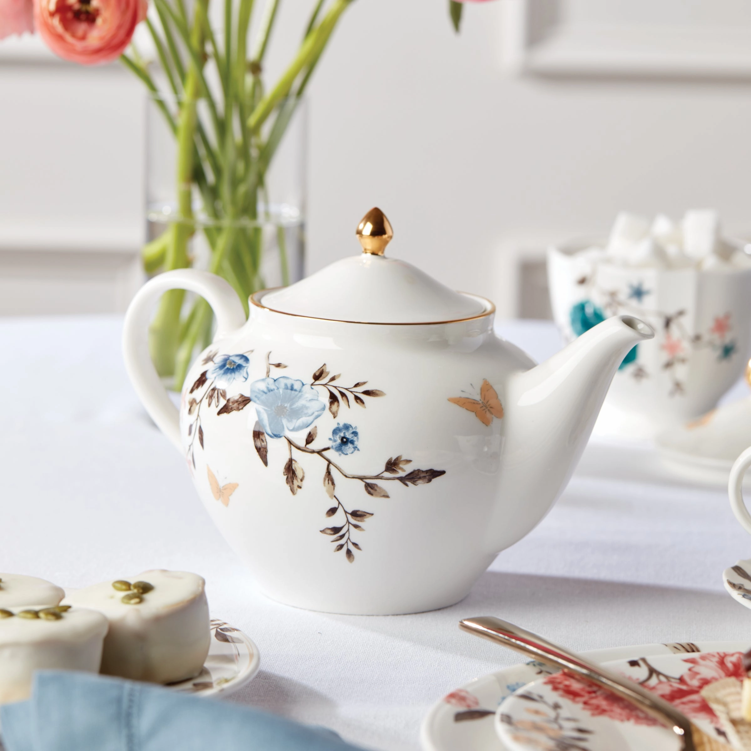 Sprig & Vine Teapot - White