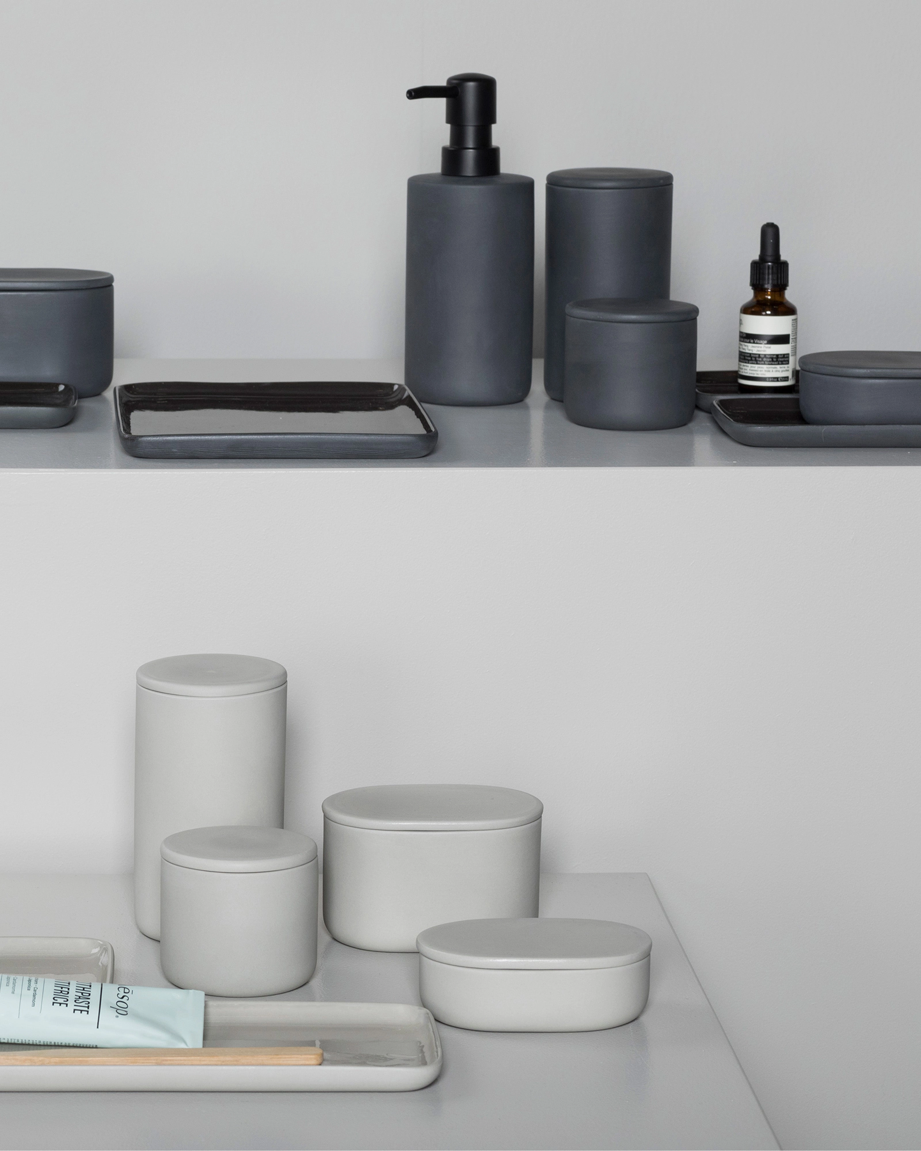 Tray square dark grey Cose