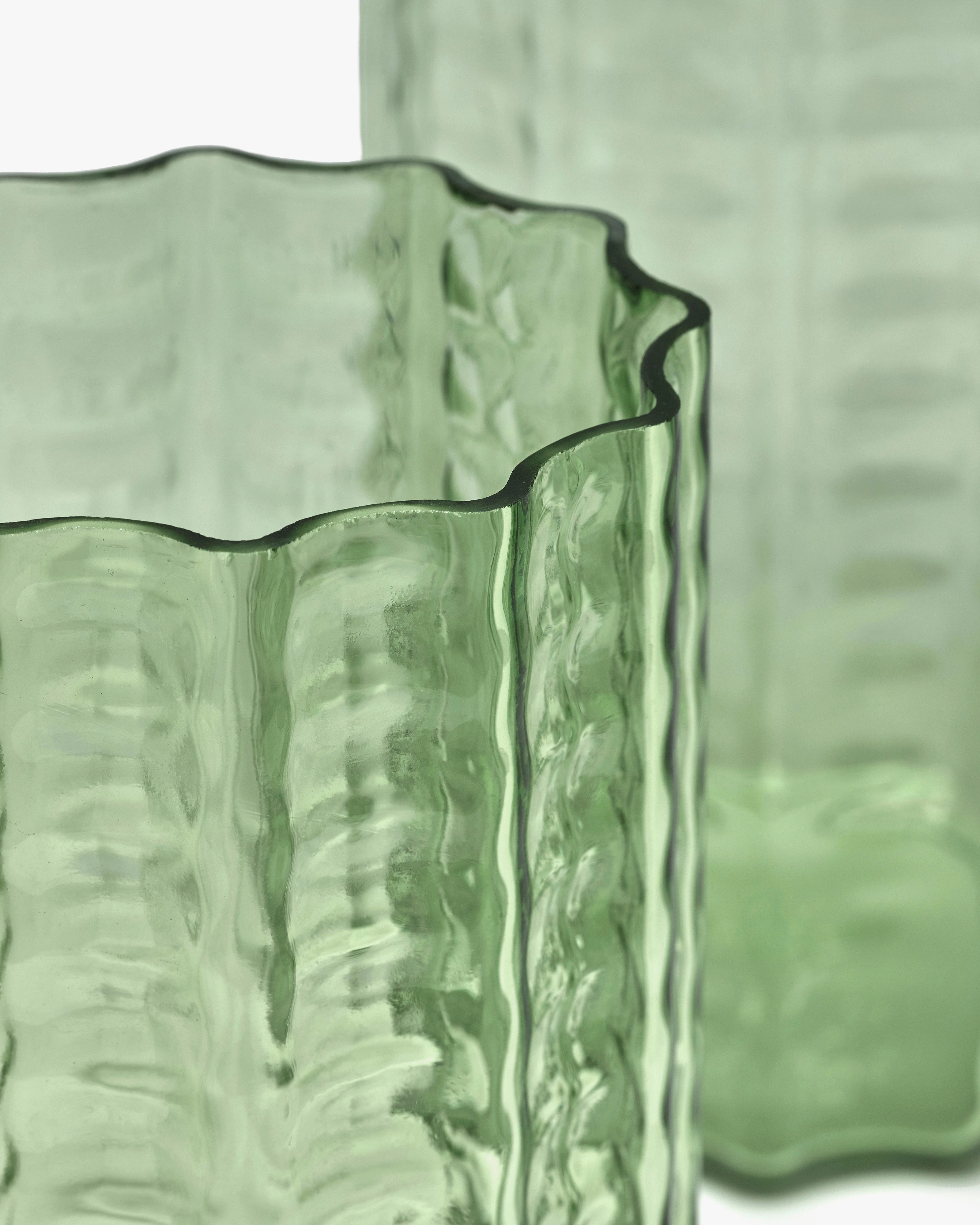 Vase 01 green transparent Waves
