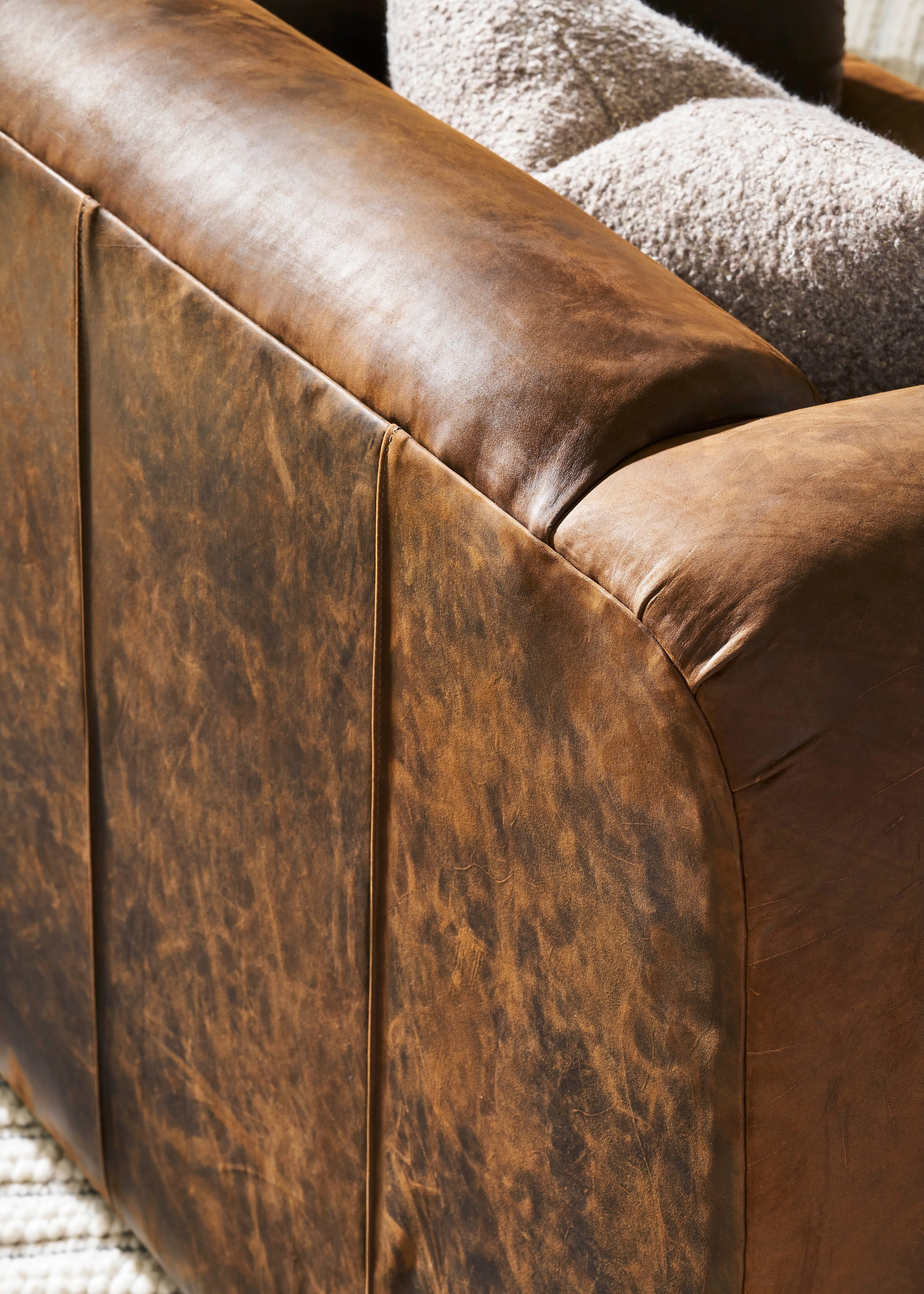 Wanton Luxury Leather Swivel Chair