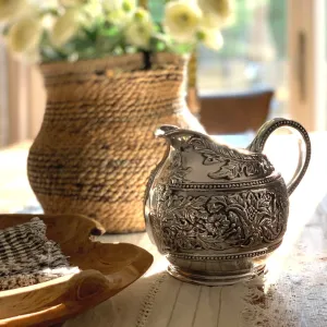 Western Floral Embossed Pitcher toilet seat cover, slow close seat